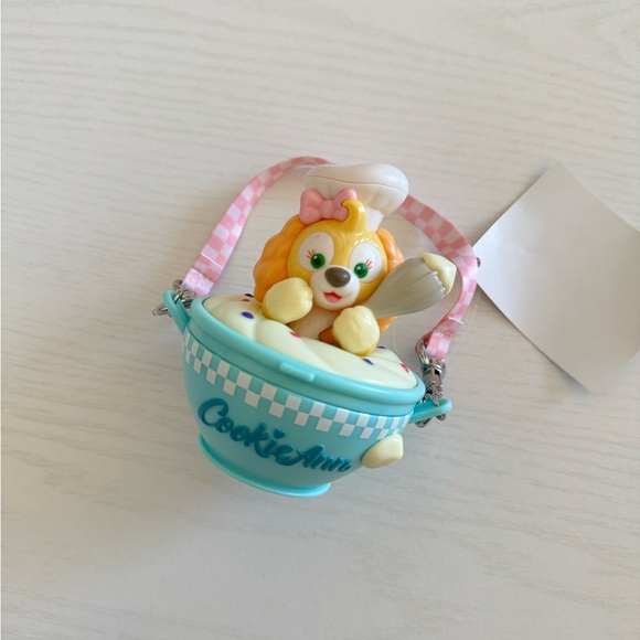 Tokyo Disney Cookie Ann candy dispenser - Picture 4 of 4